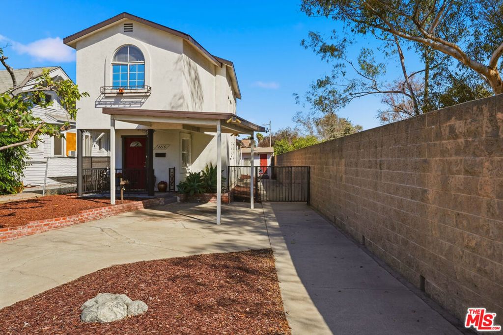 2216 5th Avenue, Los Angeles, CA 90018