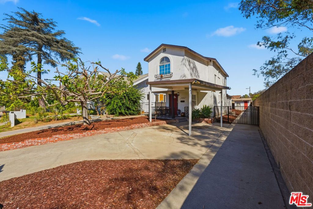 2216 5th Avenue, Los Angeles, CA 90018 — photo 2