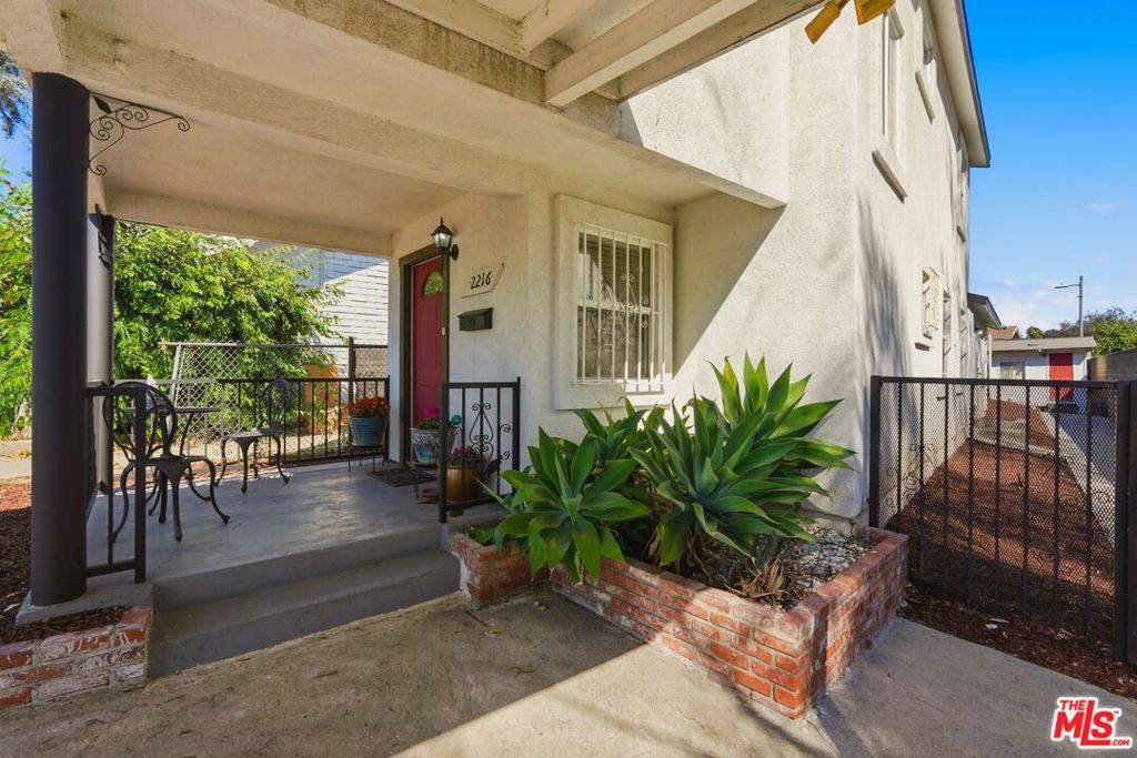 2216 5th Avenue, Los Angeles, CA 90018 — photo 4