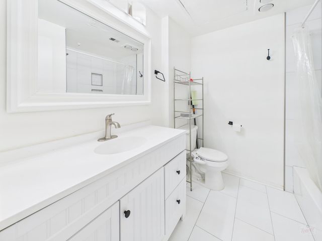 806 W 24th ST 114, Austin, TX 78705