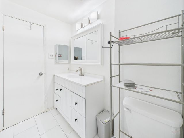 806 W 24th ST 114, Austin, TX 78705