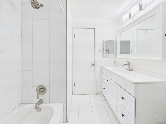 806 W 24th ST 114, Austin, TX 78705