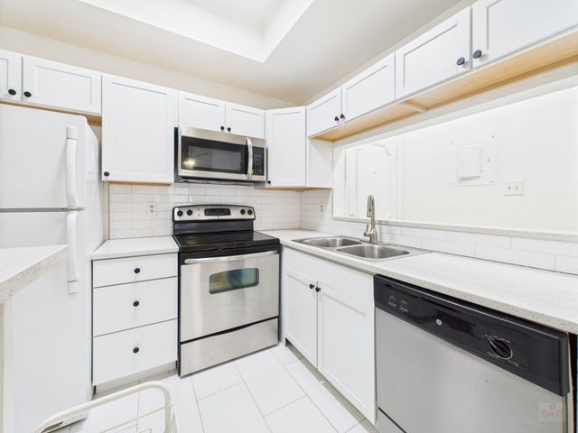 806 W 24th ST 114, Austin, TX 78705