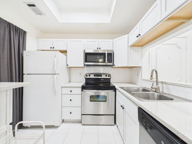 806 W 24th ST 114, Austin, TX 78705