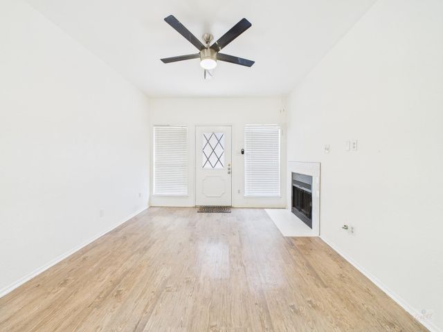 806 W 24th ST 114, Austin, TX 78705