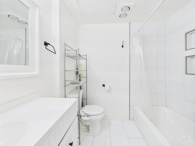 806 W 24th ST 114, Austin, TX 78705