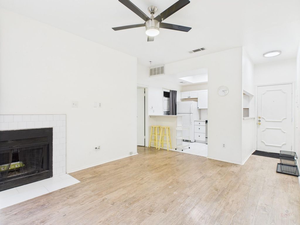 806 W 24th ST 114, Austin, TX 78705