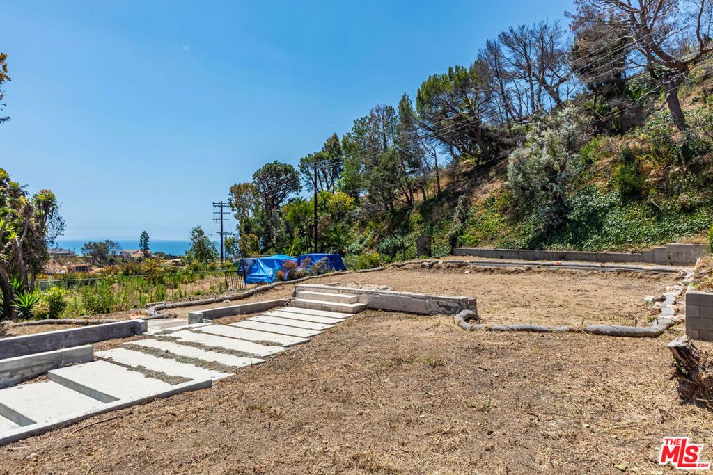 Image 4 of property listing at 767 Jacon Way, Pacific Palisades, CA 90272
