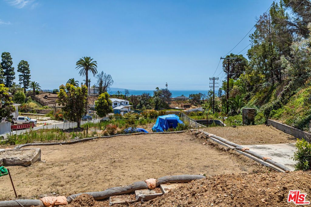 Image 5 of property listing at 767 Jacon Way, Pacific Palisades, CA 90272