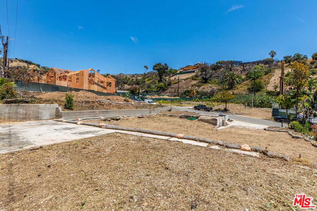 Image 6 of property listing at 767 Jacon Way, Pacific Palisades, CA 90272