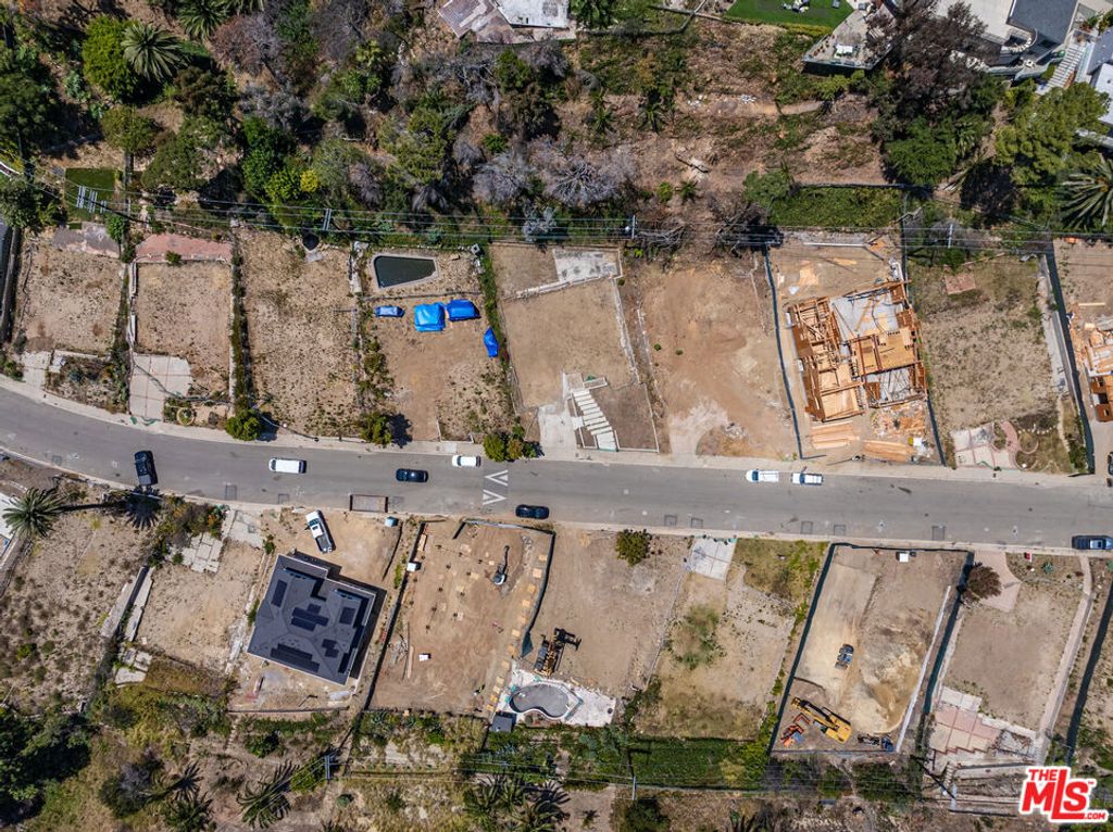 Image 7 of property listing at 767 Jacon Way, Pacific Palisades, CA 90272