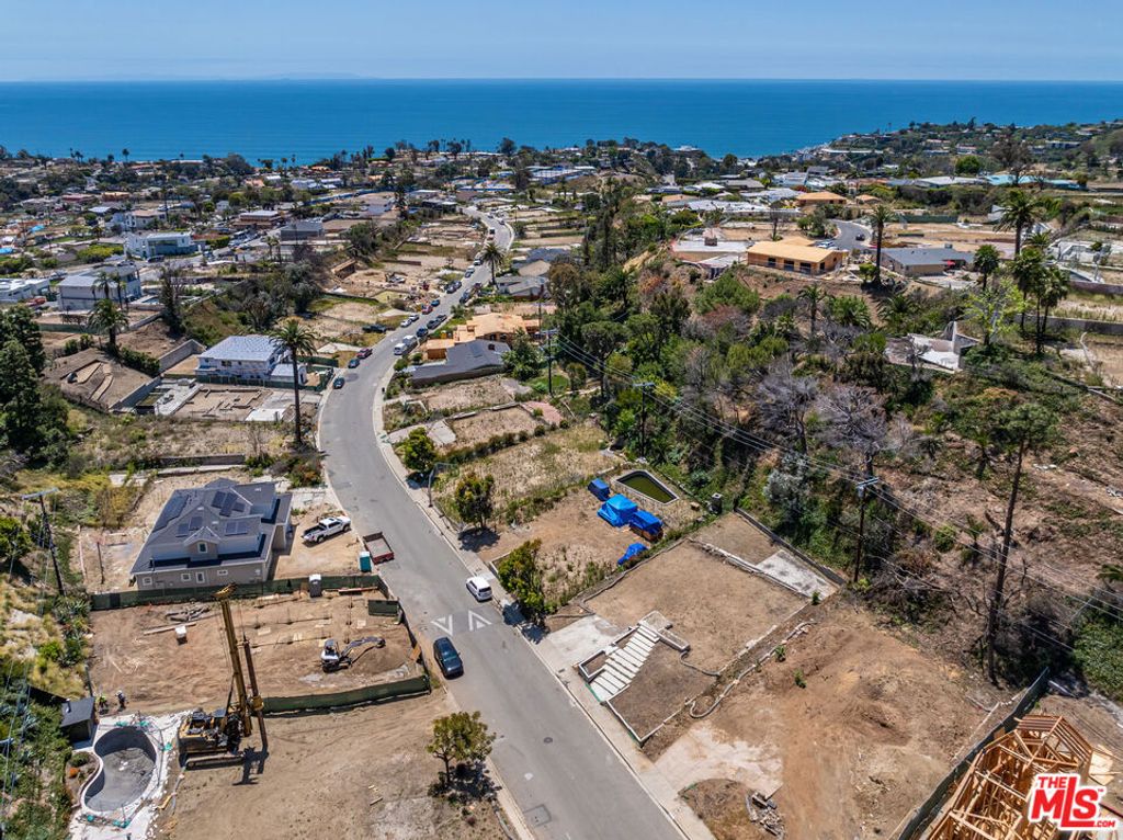 Image 8 of property listing at 767 Jacon Way, Pacific Palisades, CA 90272
