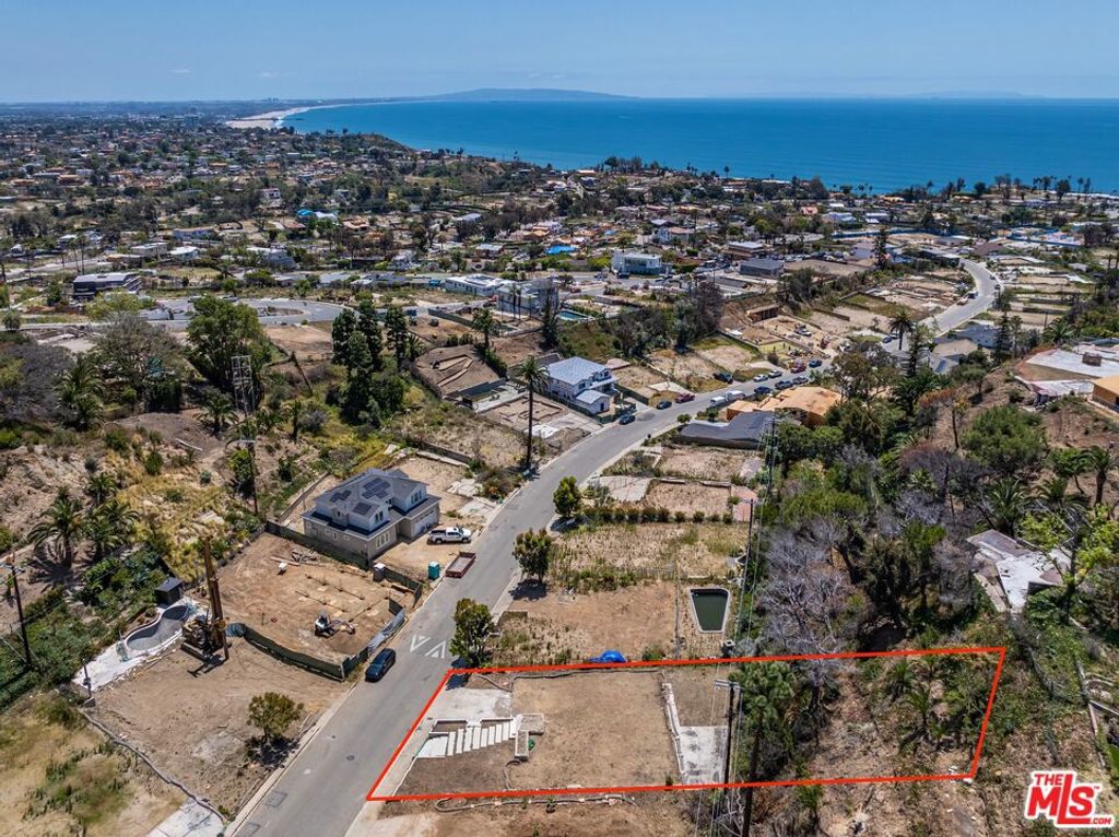 Image 9 of property listing at 767 Jacon Way, Pacific Palisades, CA 90272