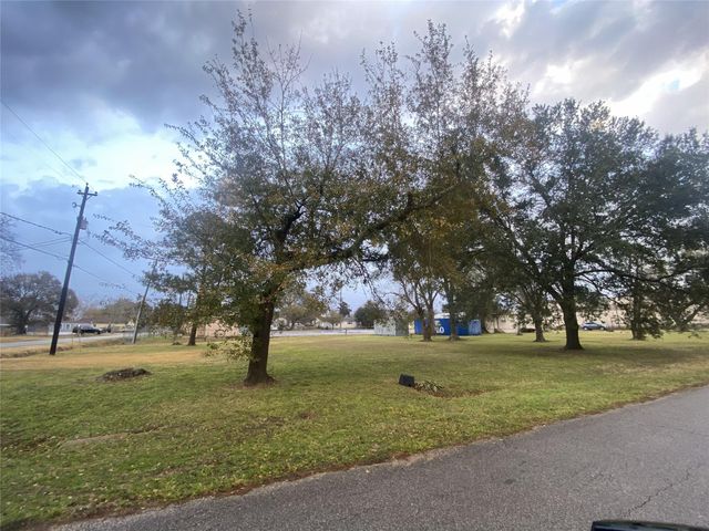 1304 Penick Road, Waller, TX 77484