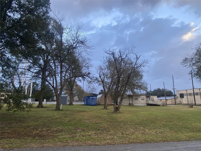 1304 Penick Road, Waller, TX 77484