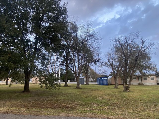 1304 Penick Road, Waller, TX 77484
