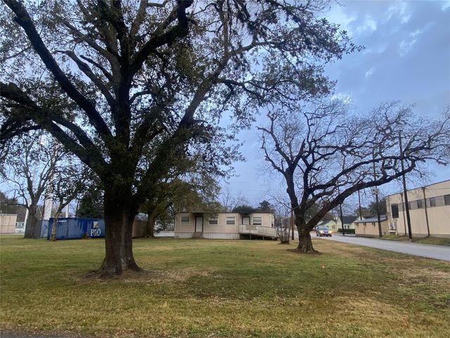 1304 Penick Road, Waller, TX 77484