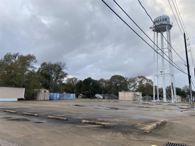 1304 Penick Road, Waller, TX 77484