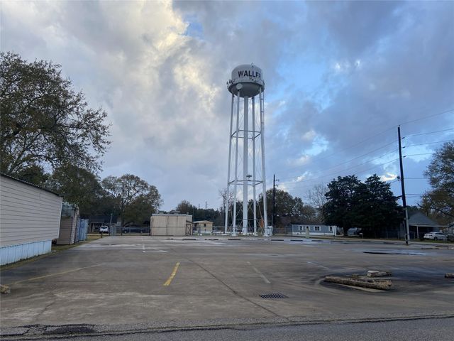 1304 Penick Road, Waller, TX 77484