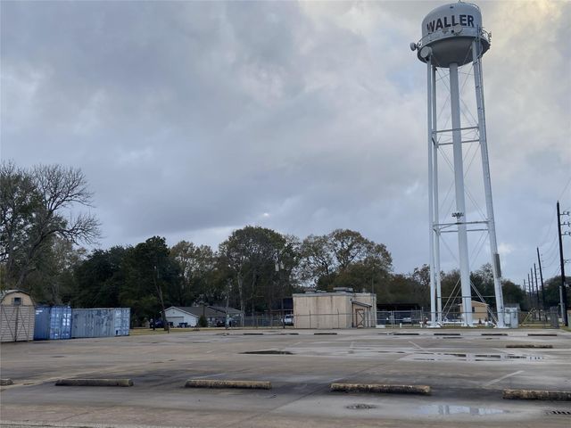 1304 Penick Road, Waller, TX 77484