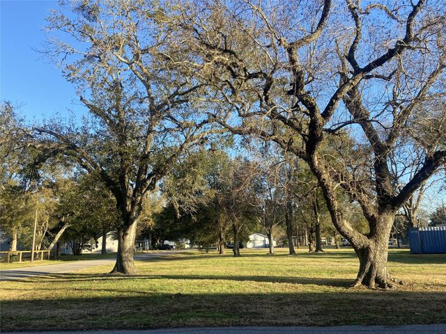 1304 Penick Road, Waller, TX 77484