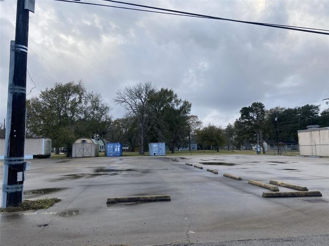 1304 Penick Road, Waller, TX 77484