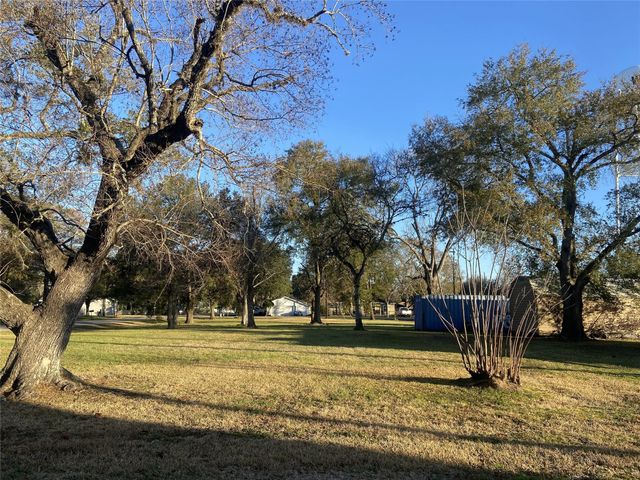 1304 Penick Road, Waller, TX 77484