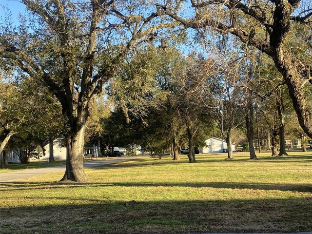 1304 Penick Road, Waller, TX 77484