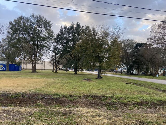 1304 Penick Road, Waller, TX 77484