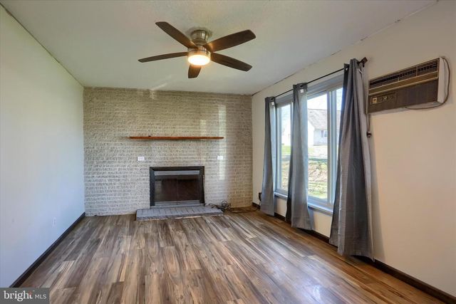 354 CYPRESS DR, Middletown, PA 17057