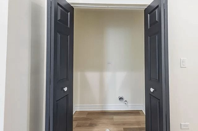 1013 W 18th Place, Chicago, IL 60608