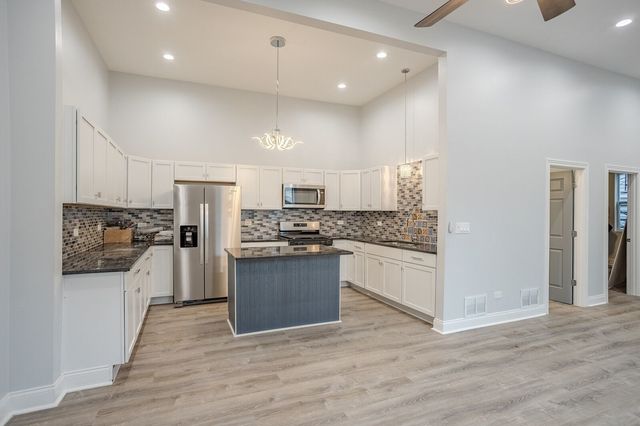 1013 W 18th Place, Chicago, IL 60608