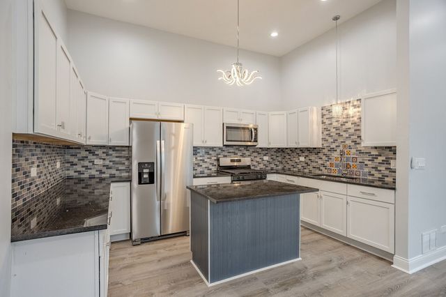 1013 W 18th Place, Chicago, IL 60608