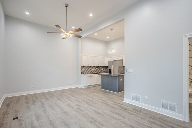 1013 W 18th Place, Chicago, IL 60608