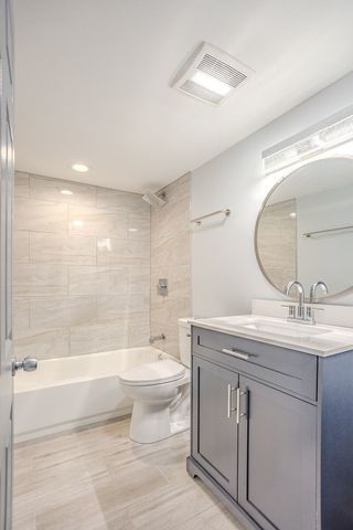 1013 W 18th Place, Chicago, IL 60608