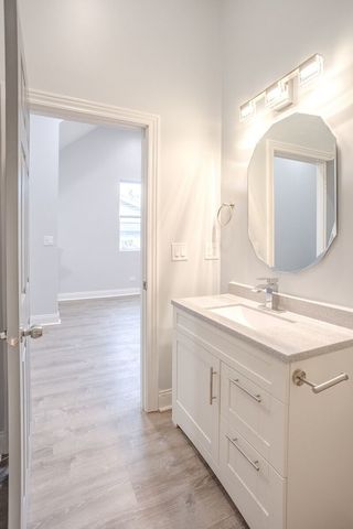 1013 W 18th Place, Chicago, IL 60608