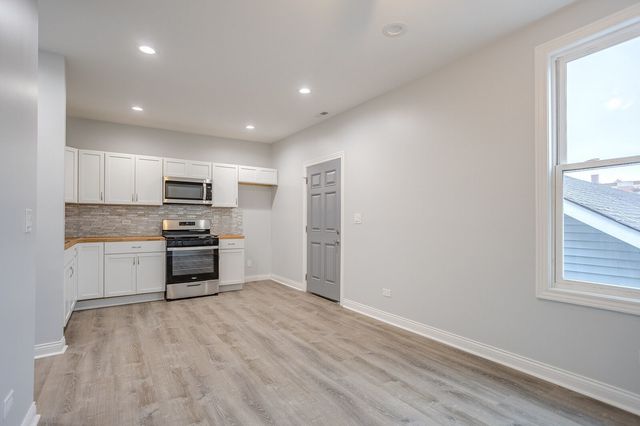 1013 W 18th Place, Chicago, IL 60608