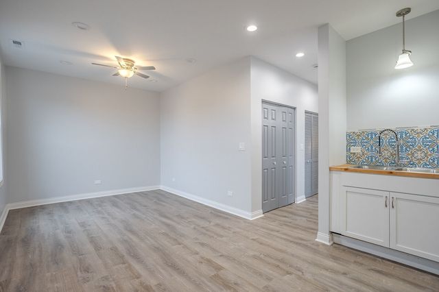 1013 W 18th Place, Chicago, IL 60608