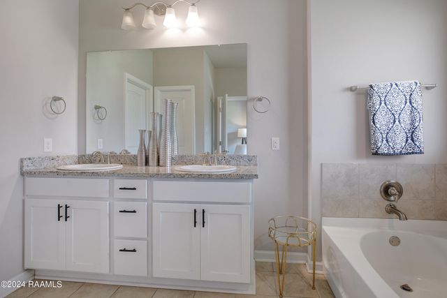 202 New Trails Lane, Lafayette, LA 70508