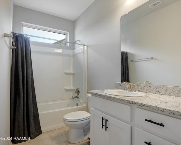 202 New Trails Lane, Lafayette, LA 70508