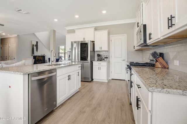 202 New Trails Lane, Lafayette, LA 70508