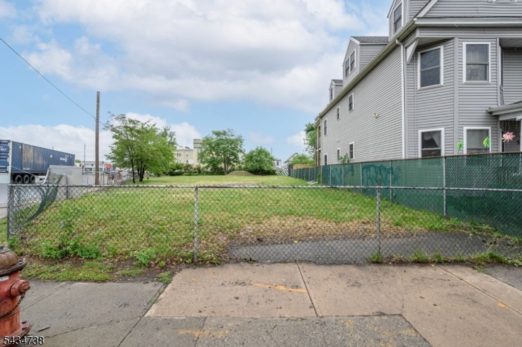 534 Grier Ave, Elizabeth City, NJ 07202 — photo 2