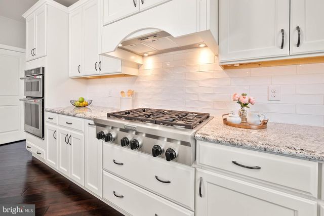 6226 FOX GLOVE LN, Center Valley, PA 18034