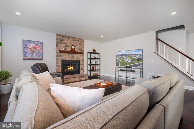 6226 FOX GLOVE LN, Center Valley, PA 18034