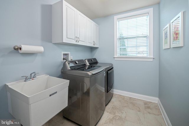 6226 FOX GLOVE LN, Center Valley, PA 18034