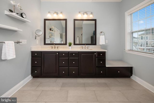 6226 FOX GLOVE LN, Center Valley, PA 18034