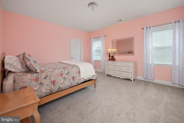 6226 FOX GLOVE LN, Center Valley, PA 18034