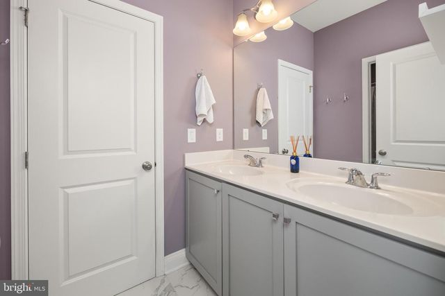 6226 FOX GLOVE LN, Center Valley, PA 18034