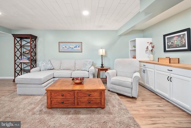 6226 FOX GLOVE LN, Center Valley, PA 18034