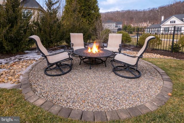 6226 FOX GLOVE LN, Center Valley, PA 18034